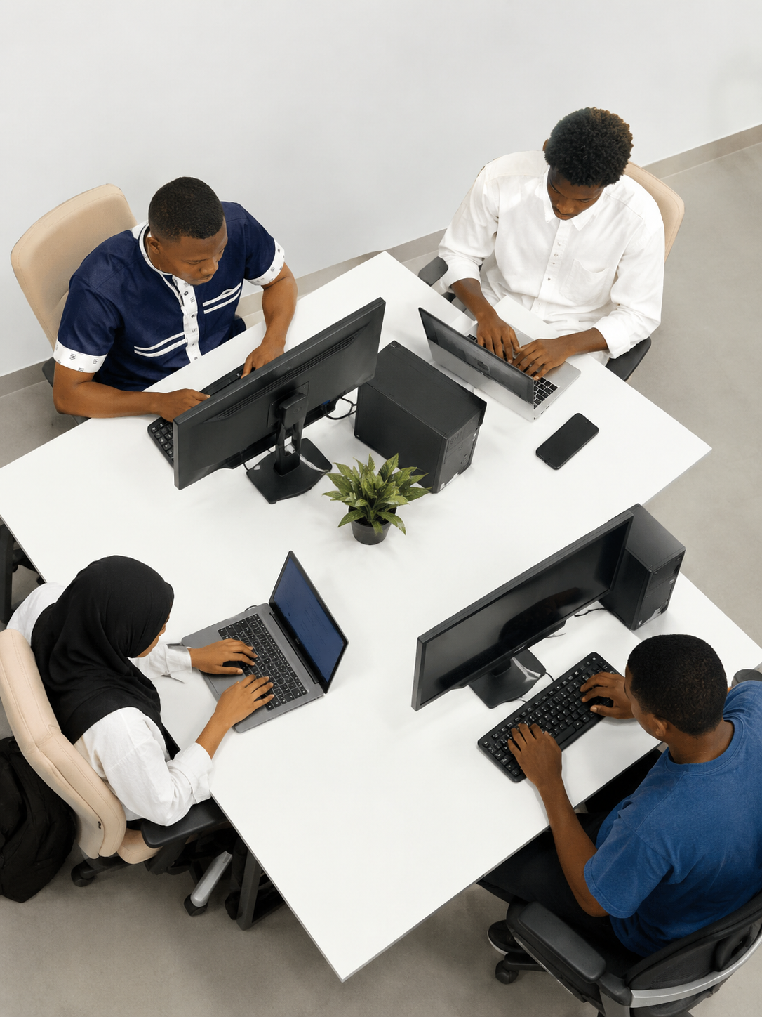 L'équipe OubaZ Digital au travail